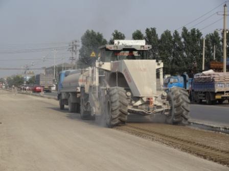 WR2300L，長(zhǎng)葛S325水穩(wěn)路基冷再生
